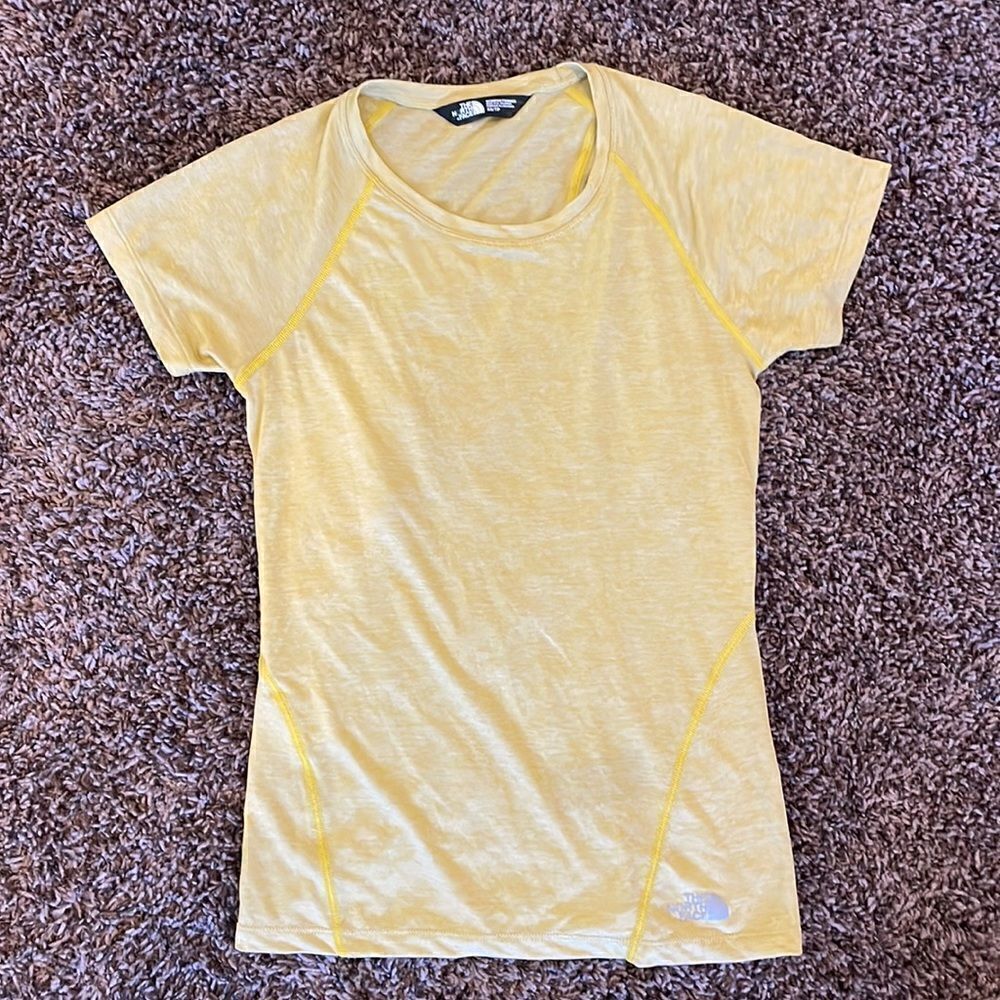 The North Face Light Weight Yellow Workout Casual Short Sleeve Shirt Top